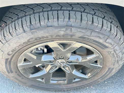 New 2024 Volkswagen Atlas Peak Edition SE image 32