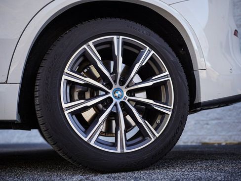 Used 2025 BMW X5 xDrive50e w/ M Sport Package image 19