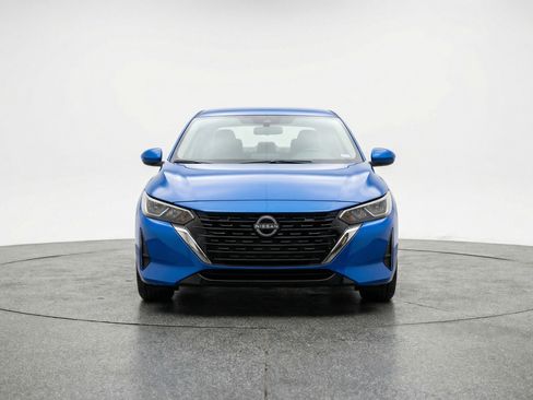 Used 2025 Nissan Sentra SV image 2