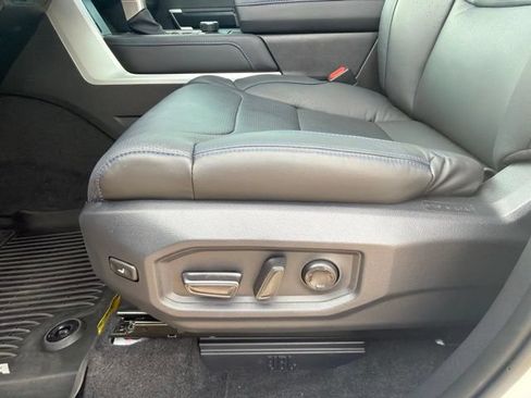 Used 2025 Toyota Sequoia Platinum AWD/4WD image 8