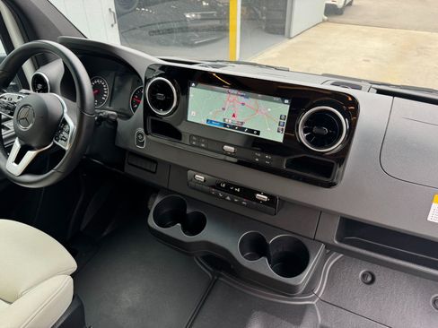 Used 2020 Mercedes-Benz Sprinter 3500 image 27