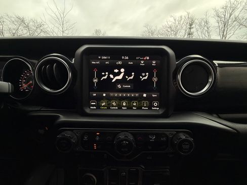 Used 2023 Jeep Wrangler Altitude image 22