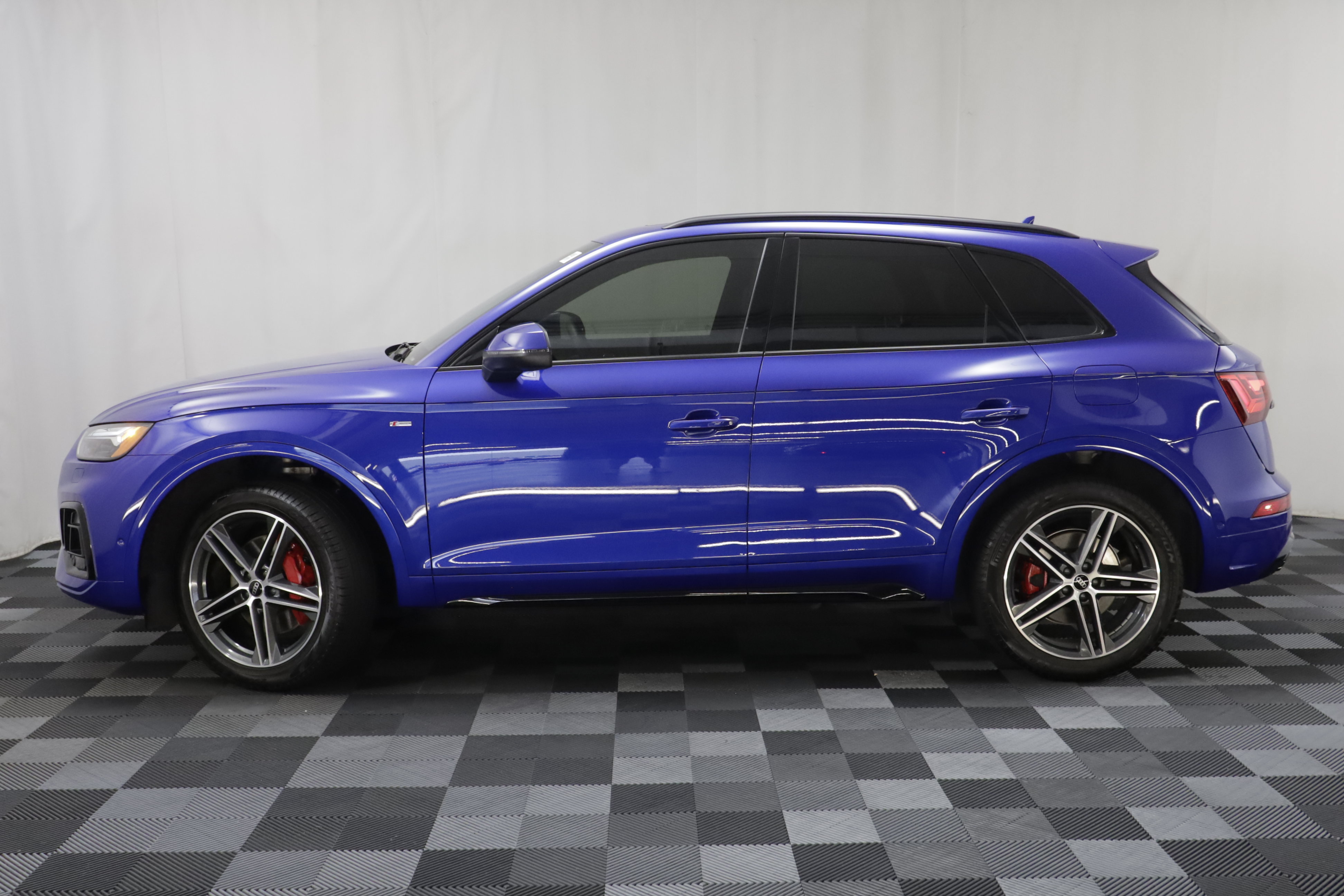 Used 2024 Audi Q5 e Prestige w/ Prestige Package AWD/4WD image 4
