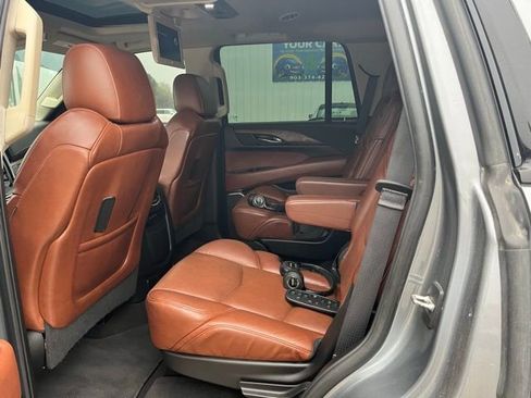 Used 2020 Cadillac Escalade Premium Luxury w/ Escalade Sport Edition image 11