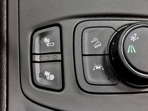 Used 2024 GMC Terrain SLE w/ Driver Convenience Package FWD image 4