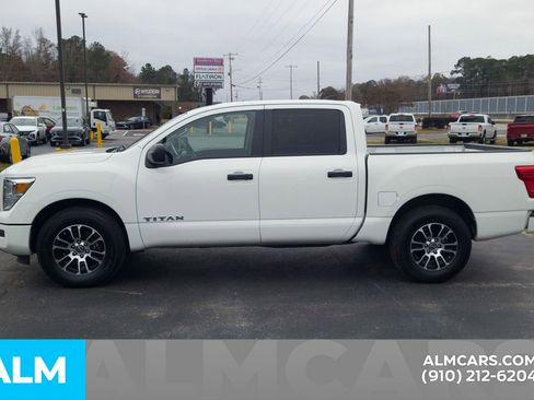 Used 2023 Nissan Titan SV image 11