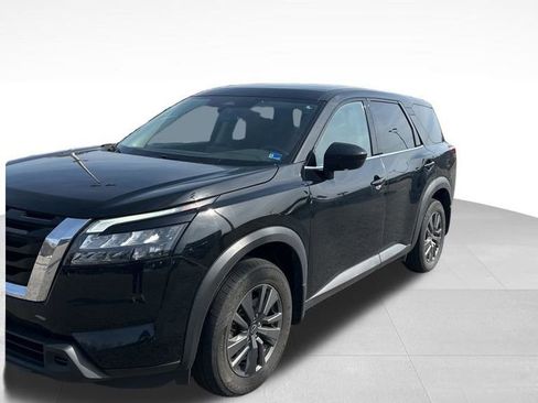 Used 2023 Nissan Pathfinder S image 3