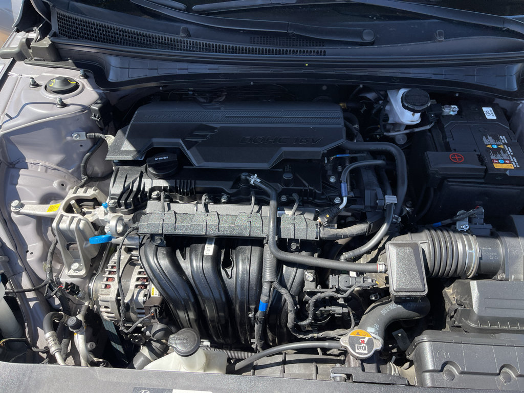 Used 2025 Hyundai Elantra SEL FWD image 19