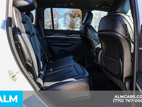 Used 2024 Jeep Grand Cherokee Limited AWD/4WD image 23