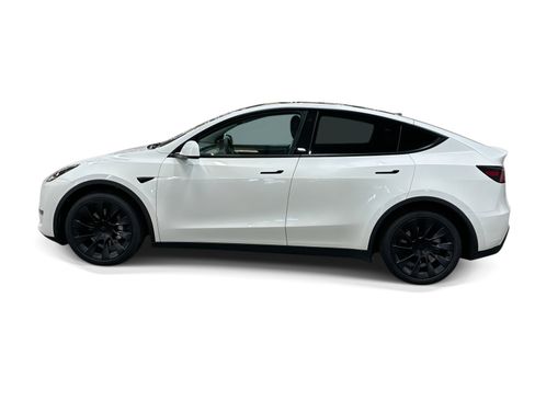 Certified 2022 Tesla Model Y Long Range AWD/4WD image 3