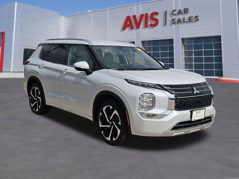 Used 2024 Mitsubishi Outlander SEL image 3
