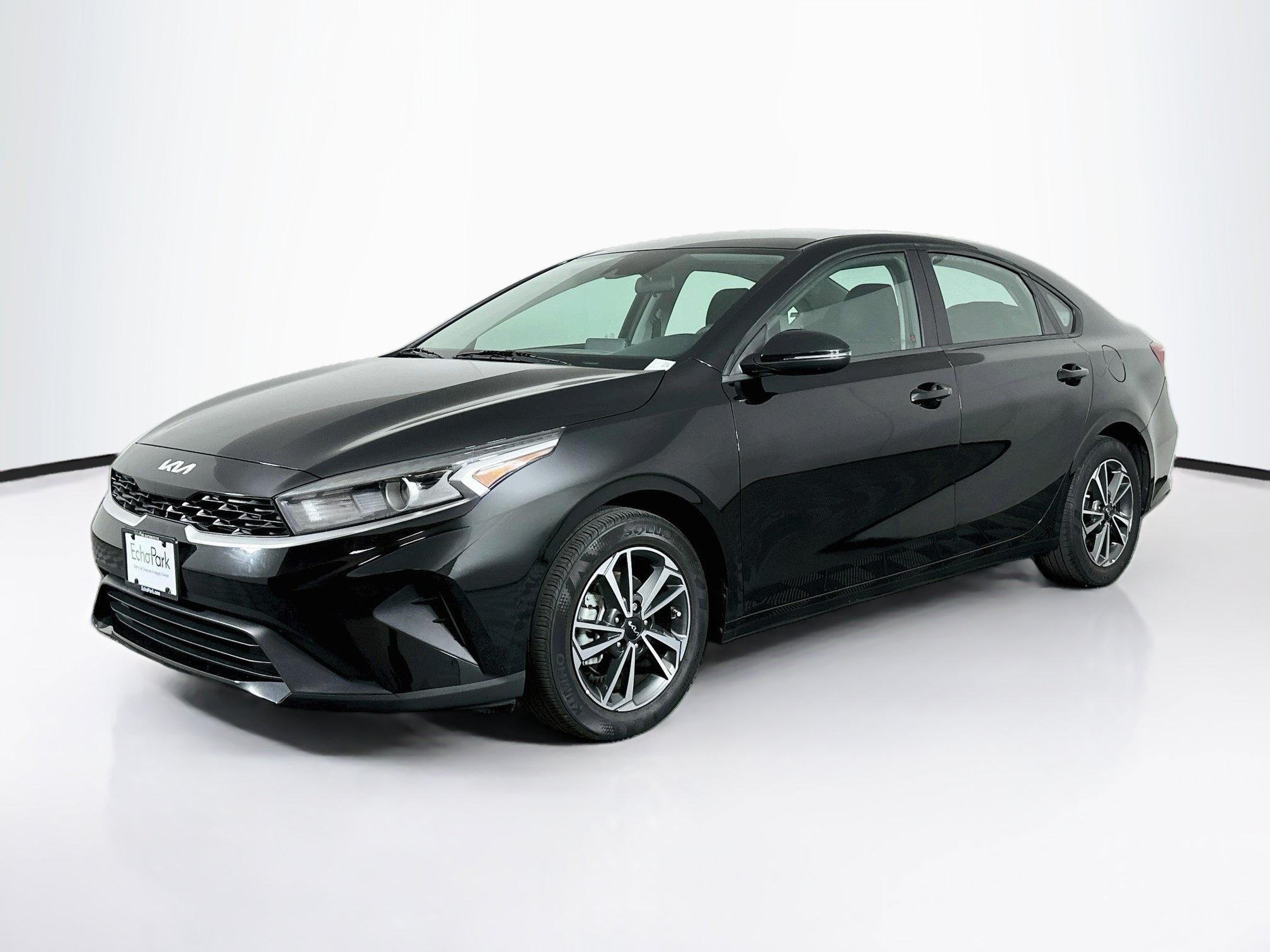 Used 2023 Kia Forte LXS w/ LXS Technology Package FWD image 3