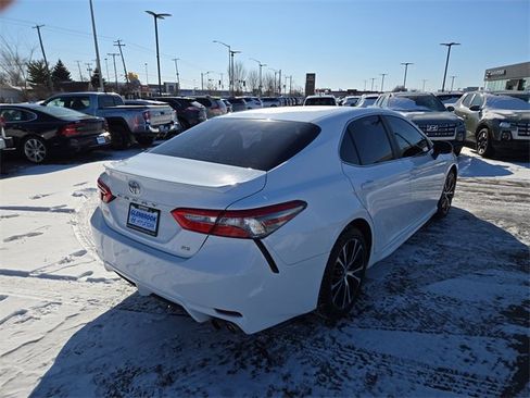 Used 2018 Toyota Camry SE image 6