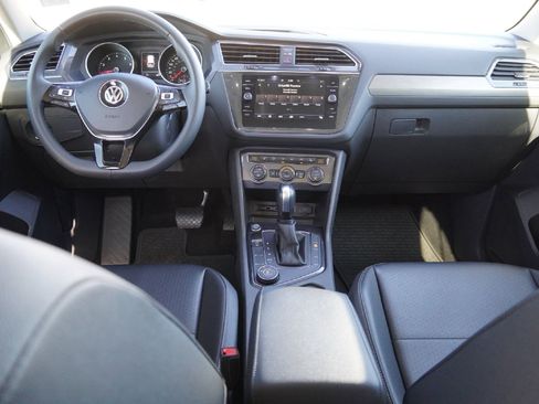 Used 2020 Volkswagen Tiguan SE image 26