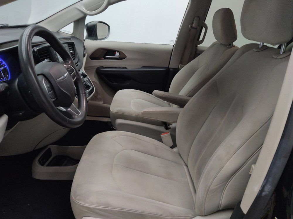 Used 2017 Chrysler Pacifica LX FWD image 17