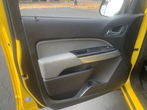 Used 2015 Chevrolet Colorado LT AWD/4WD image 12