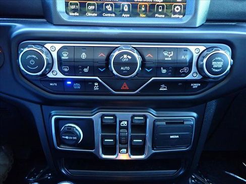 Used 2023 Jeep Wrangler Sahara w/ Cold Weather Group image 17