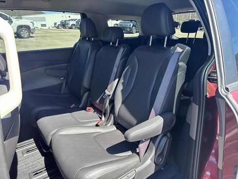 Used 2025 Kia Carnival EX image 68