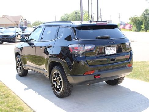 Used 2025 Jeep Compass Trailhawk w/ Trailhawk Elite Group AWD/4WD image 35
