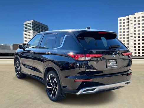 Used 2024 Mitsubishi Outlander FWD image 3