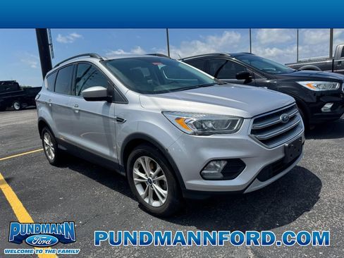Used 2017 Ford Escape SE w/ Equipment Group 201A FWD image 1