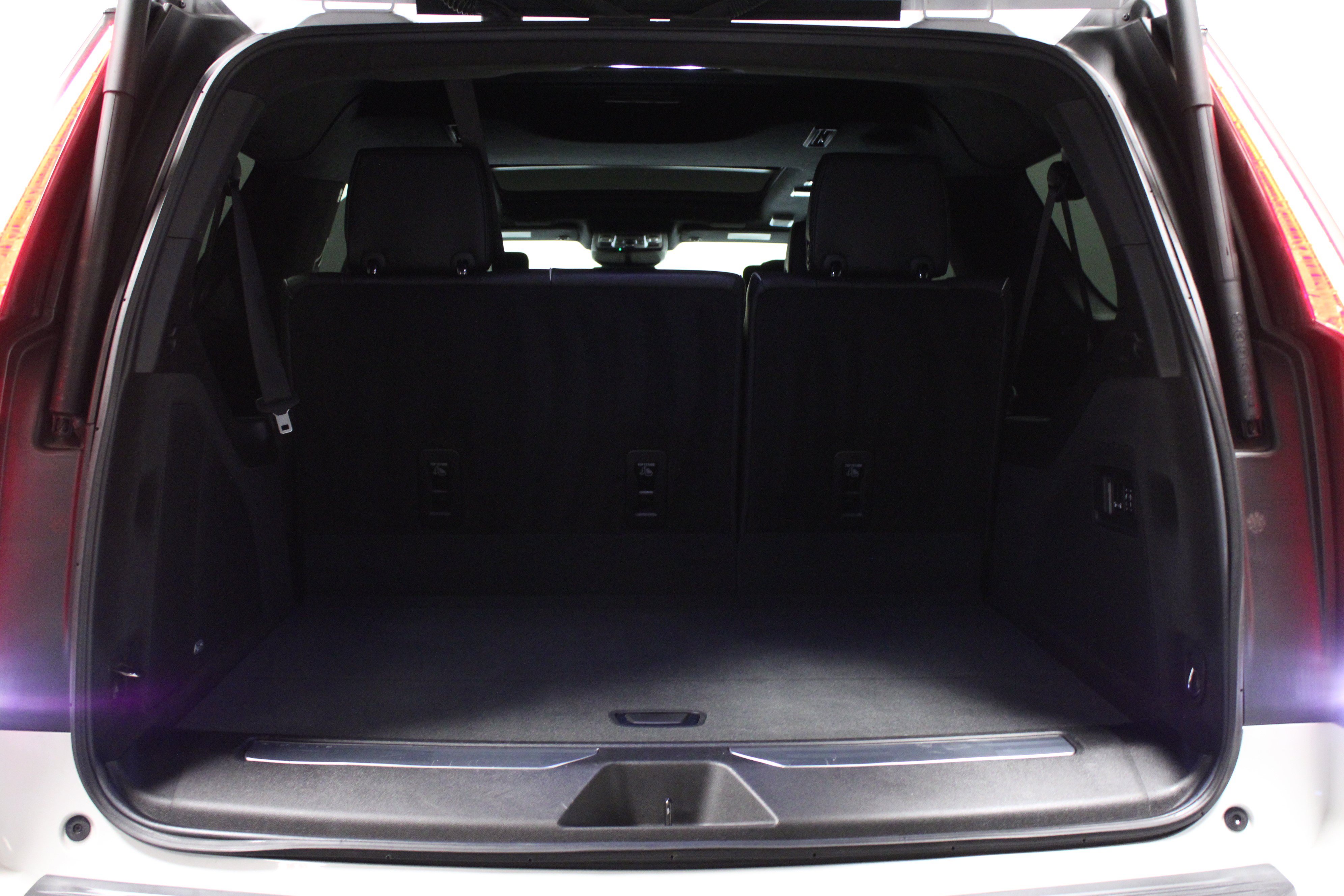 Used 2023 Cadillac Escalade ESV V w/ Heavy-Duty Trailer Package AWD/4WD image 16