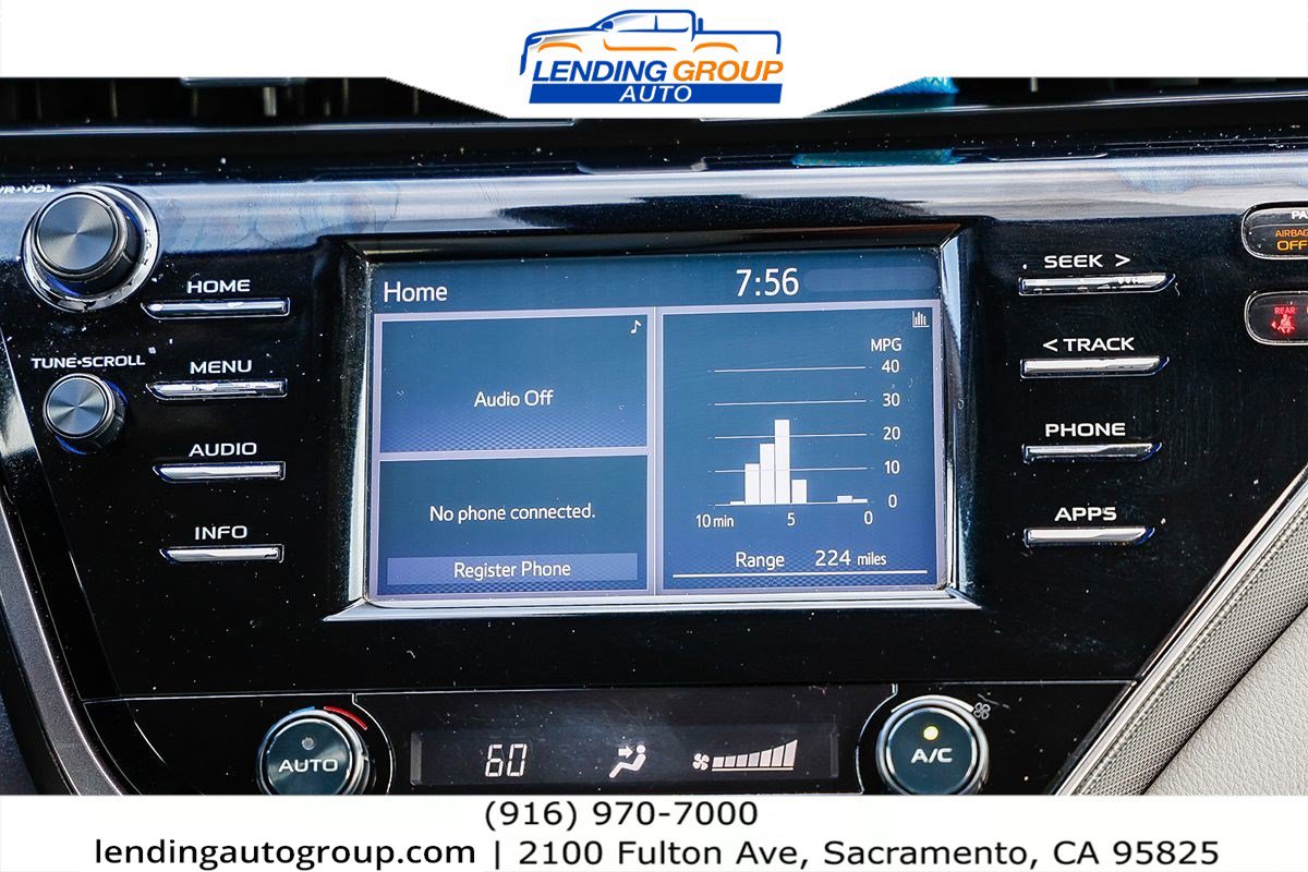 Used 2018 Toyota Camry SE w/ Accessory Appearance Package FWD image 12