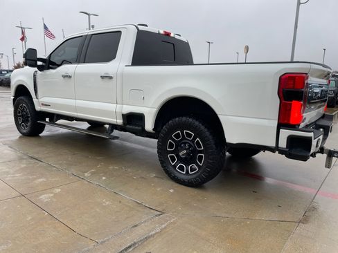 Used 2023 Ford F250 Platinum image 3