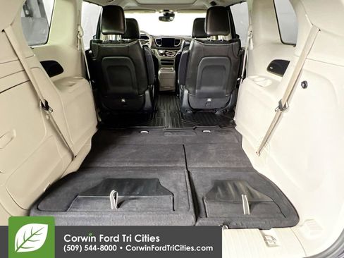 Used 2018 Chrysler Pacifica Limited w/ Advanced Safetytec Group image 15