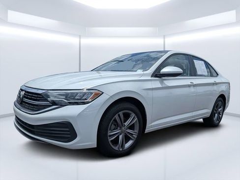 Certified 2023 Volkswagen Jetta SE FWD image 5