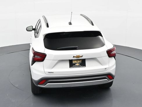 Used 2025 Chevrolet Trax LT FWD image 22