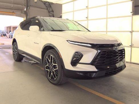 Used 2024 Chevrolet Blazer RS w/ Enhanced Convenience Package image 2