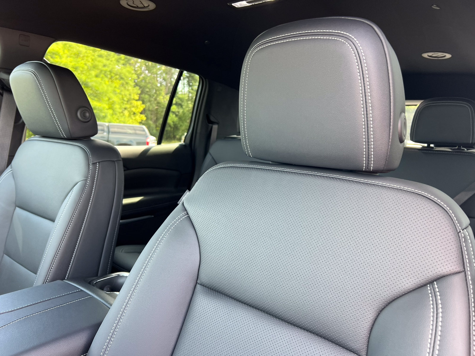 New 2027 Chevrolet Traverse LT w/ Midnight/Sport Edition AWD/4WD image 10