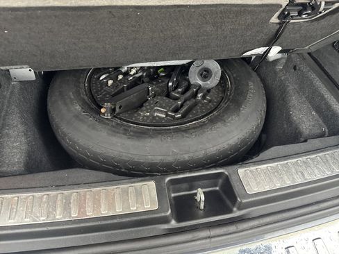 Used 2015 Mercedes-Benz GL 550 4MATIC image 35