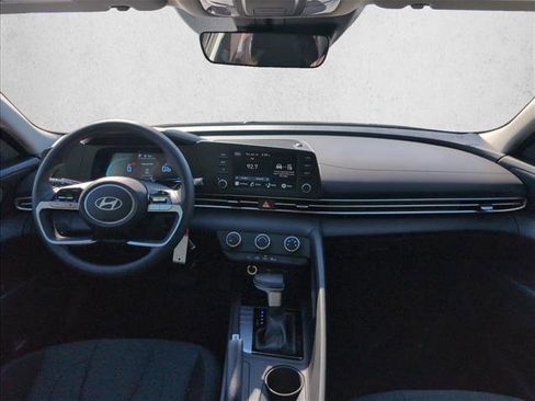 New 2026 Hyundai Elantra SE FWD image 18