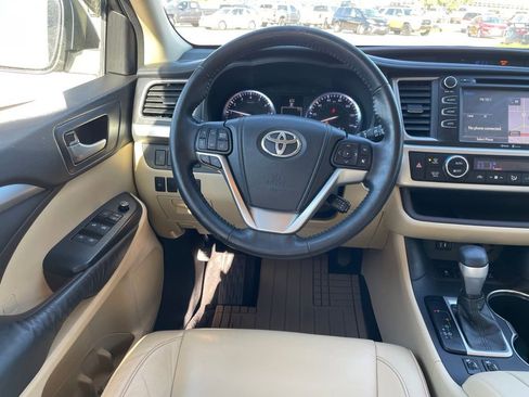 Used 2015 Toyota Highlander XLE AWD/4WD image 13