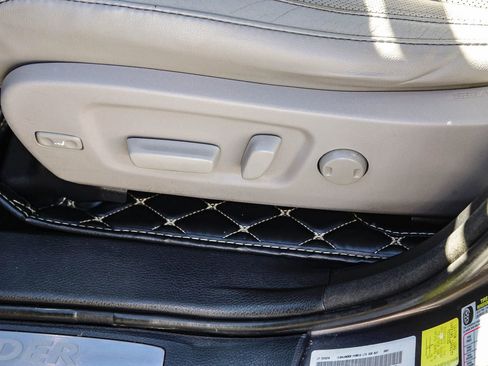 Used 2017 Toyota Highlander Limited image 26