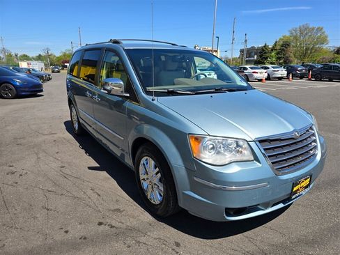 Used 2008 Chrysler Town & Country Limited w/ Trailer Tow Group FWD image 32