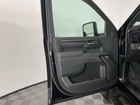 Used 2025 GMC Sierra 3500 AT4 w/ AT4 Premium Plus Package AWD/4WD image 16