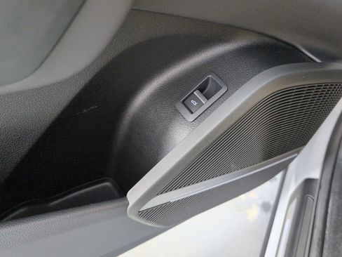 Certified 2025 Audi Q5 2.0T Premium Plus w/ Premium Plus Package image 10