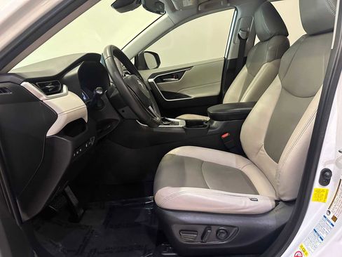 Used 2019 Toyota RAV4 XLE w/ Convenience Package image 22