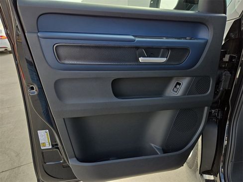 New 2025 Volkswagen ID. Buzz Pro S image 18