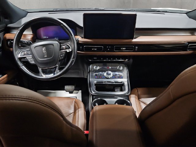 Used 2023 Lincoln Nautilus Reserve w/ Equipment Group 201A AWD/4WD image 2