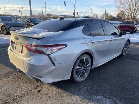 Used 2019 Toyota Camry XSE image 5