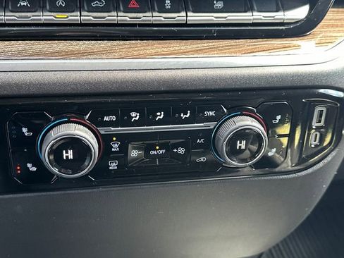 Used 2023 Chevrolet Silverado 1500 LT image 34