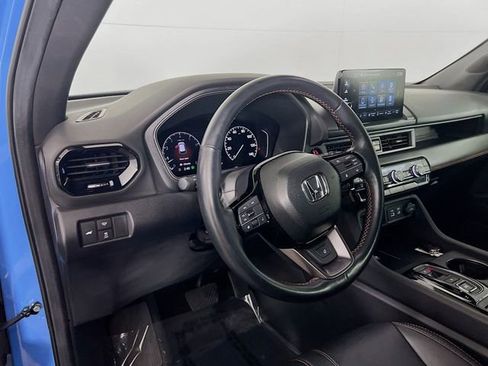 Used 2025 Honda Pilot TrailSport image 11