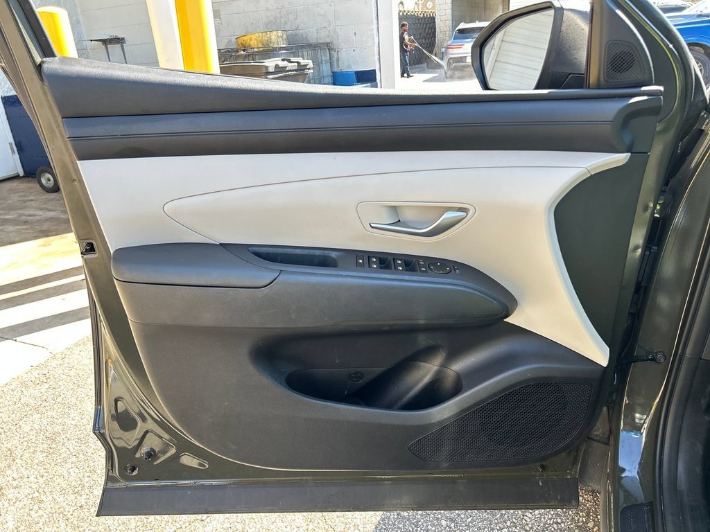 Used 2025 Hyundai Tucson SEL FWD image 9