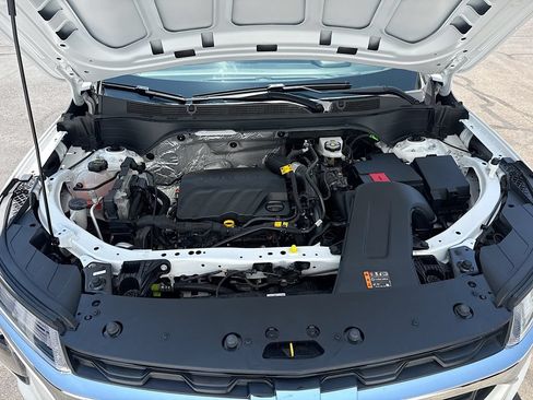 Used 2026 Chevrolet Trax LS FWD image 28
