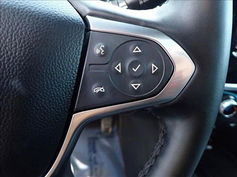 Used 2023 Chevrolet Traverse RS image 17