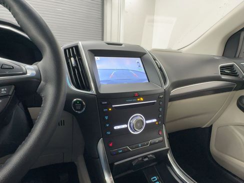 Used 2019 Ford Edge Titanium image 24